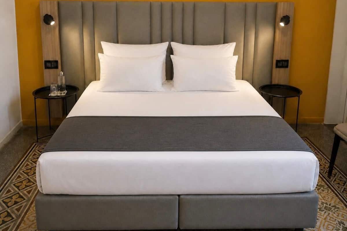 Habitación clásica | Escritorio, insonorización, wifi gratis y ropa de cama