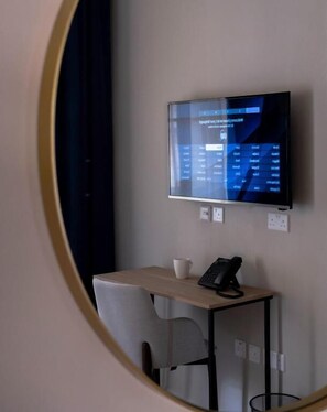 Desk, soundproofing, free WiFi, bed sheets - Mulberry Suites (Valletta)
