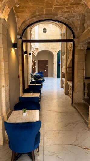 Lobby sitting area - Mulberry Suites by The LVH Collection  (Valletta)