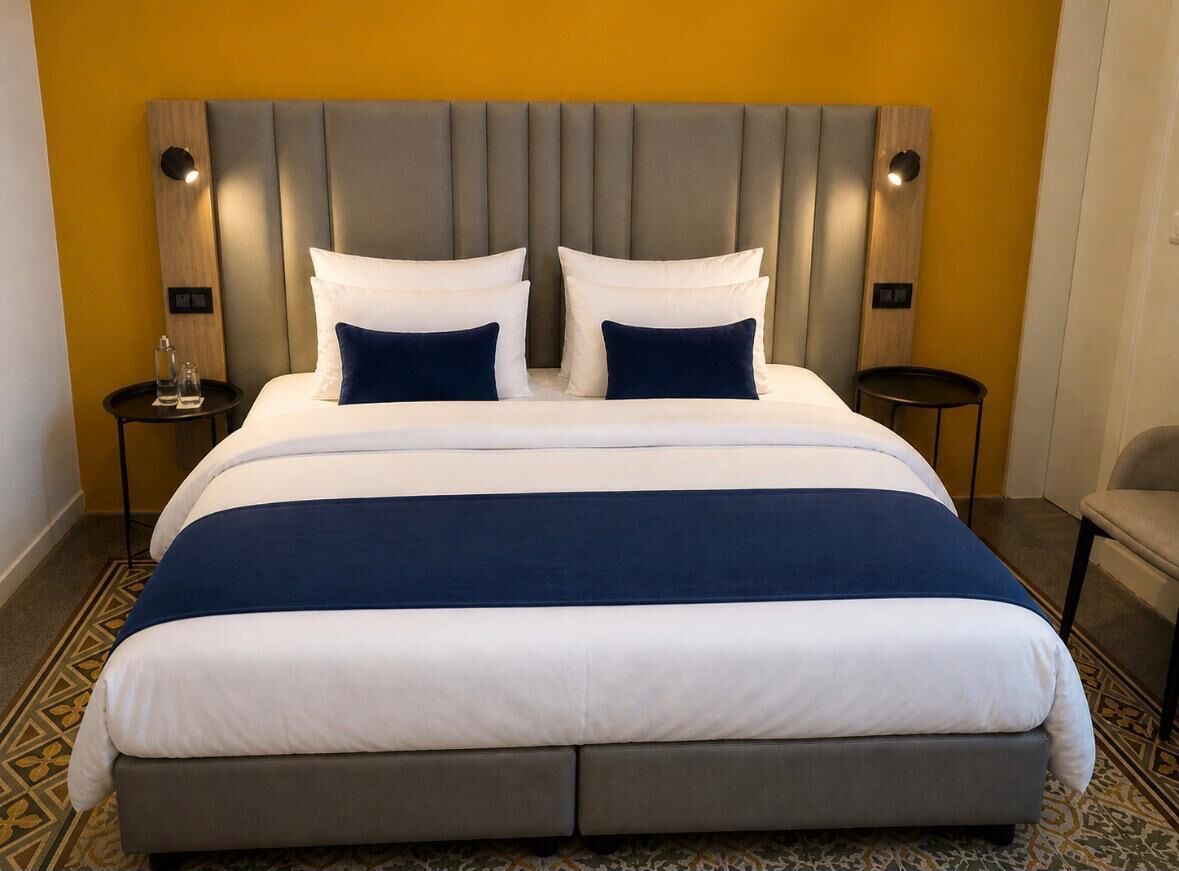 Desk, soundproofing, free WiFi, bed sheets