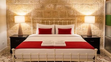 Traditional Suite | Desk, soundproofing, WiFi (free), bed sheets