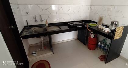 Budget Private Room near Magarpatta 5km Undri 2km - by IT Pro