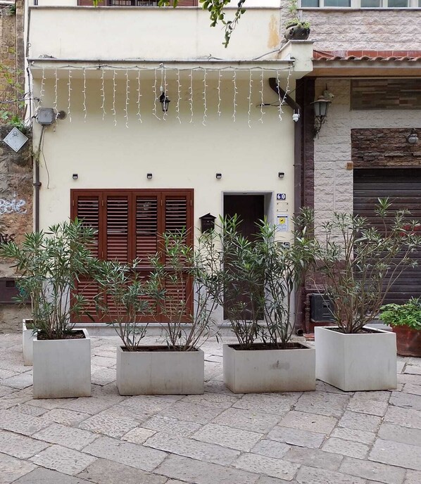 Exterior detail - Historical center apartment.(Nina's house Venice) (Palermo)