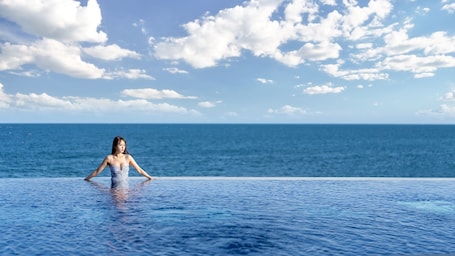 Seasonal outdoor pool. Sharp & Flat Hotel