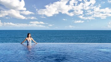 Sæsonbestemt udendørs pool