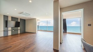 Royal Room | Blackout drapes, free WiFi, bed sheets - Sharp & Flat Hotel (Gyeongju)