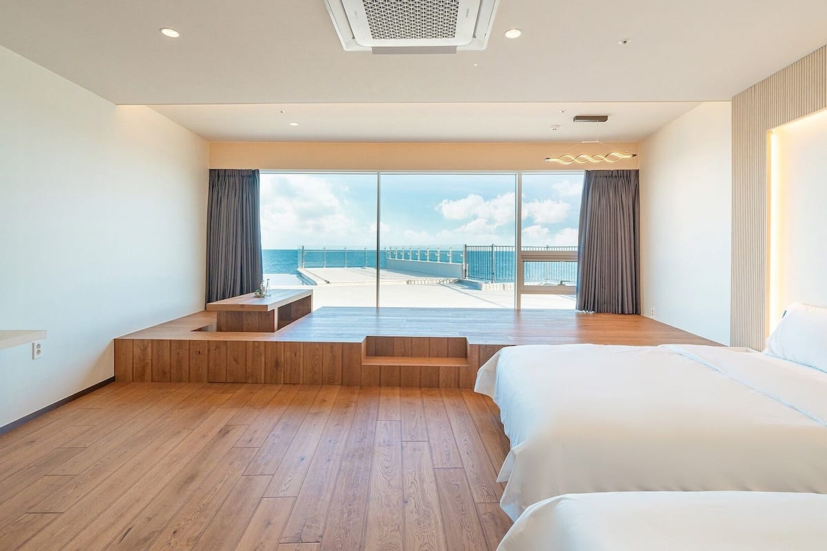 Blackout curtains, free WiFi, bed sheets