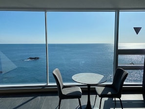 Blackout curtains, free WiFi, bed sheets - Sharp & Flat Hotel (Gyeongju)