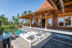 Outdoor pool - Atta Villa - Oasis Tropical Gem with Private Pool (Karangasem)