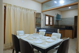 Luxury Triple Room | Private kitchen | Fridge, microwave, oven, dishwasher