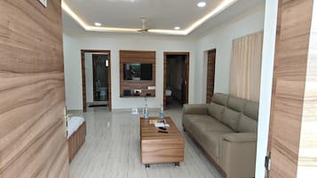 Egyptian cotton sheets, premium bedding, in-room safe