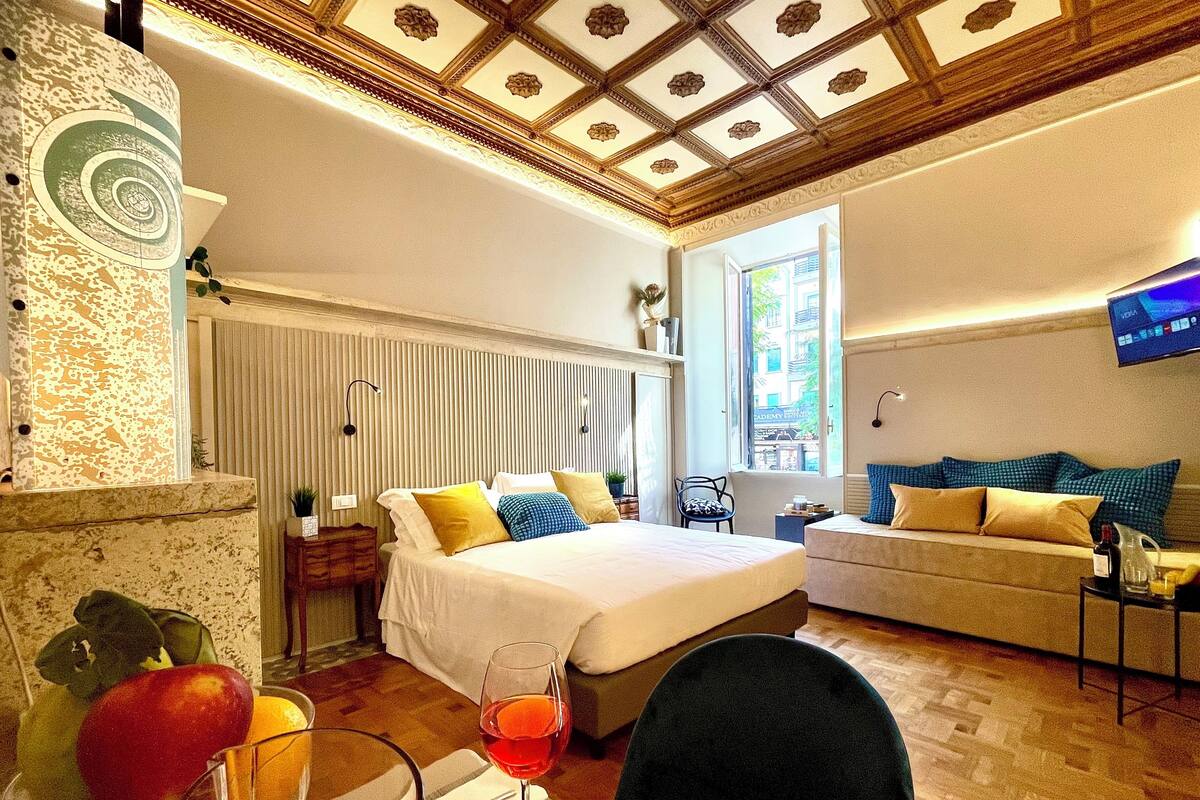 Apartemen Eksekutif | Seprai Frette Italia, seprai premium, selimut bulu angsa, dan brankas