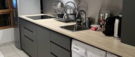 Fridge, microwave, stovetop, dishwasher