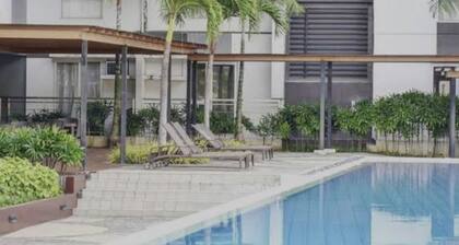 a cozy studio unit located at the city center near shopping and restaurant areas