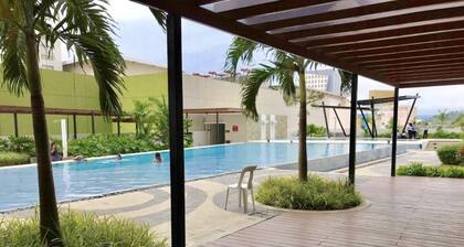 a cozy studio unit located at the city center near shopping and restaurant areas