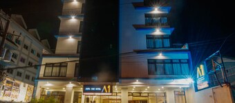 Aura One Hotel