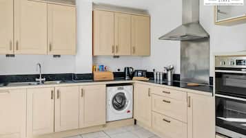 Refrigerador, microondas, horno, placa de cocina