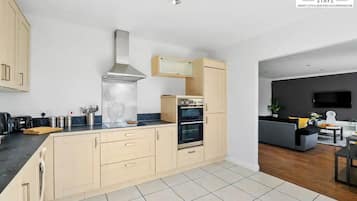 Apartment | Private kitchen | Fridge, microwave, oven, stovetop