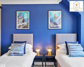 Apartamento | 3 quartos, escrivaninha