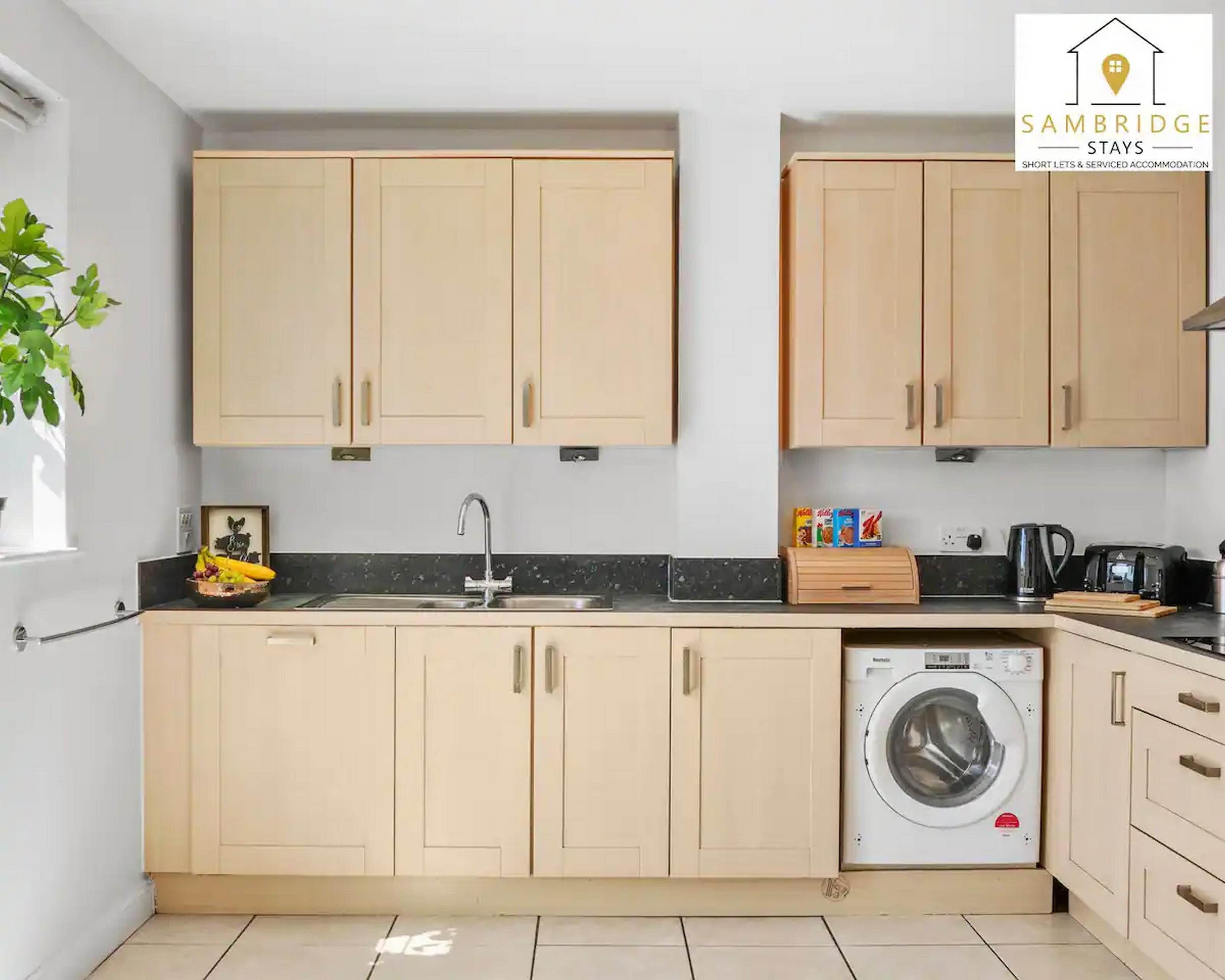 Apartment | Private kitchen | Fridge, microwave, oven, stovetop