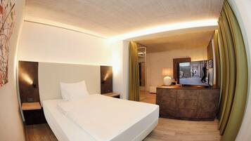 Literie hypoallergénique, coffres-forts dans les chambres, bureau