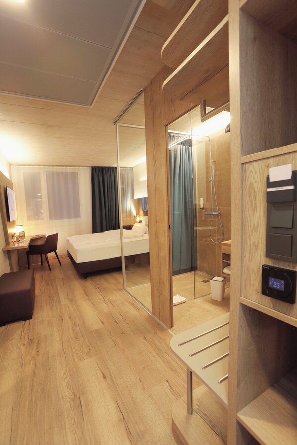 Hypo-allergenic bedding, in-room safe, desk, laptop workspace