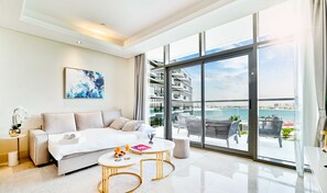 Living room - LUX The Elegant Palm Beach Suite (Dubai)