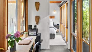 3 bedrooms, iron/ironing board, Internet, bed sheets