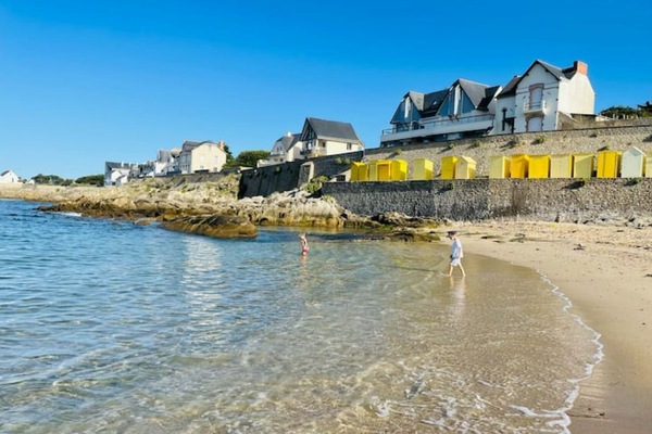 Una spiaggia nelle vicinanze