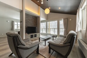 Luxury Villa | Living area - LYS GRACIEUX【Ezo Fuji hoothills】 (Makkari-mura)