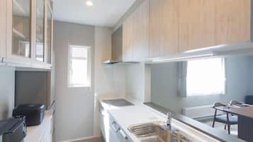 Luxury Villa | Private kitchen | Electric kettle, cookware/dishes/utensils