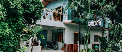 Individually decorated, free WiFi, bed sheets