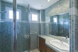 Dusche, Handtücher, Seife, Toilettenpapier