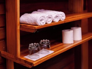 Family Villa | Bathroom | Shower, rainfall showerhead, free toiletries, bidet