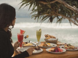 Desayuno a la carta todos los días (con cargo)