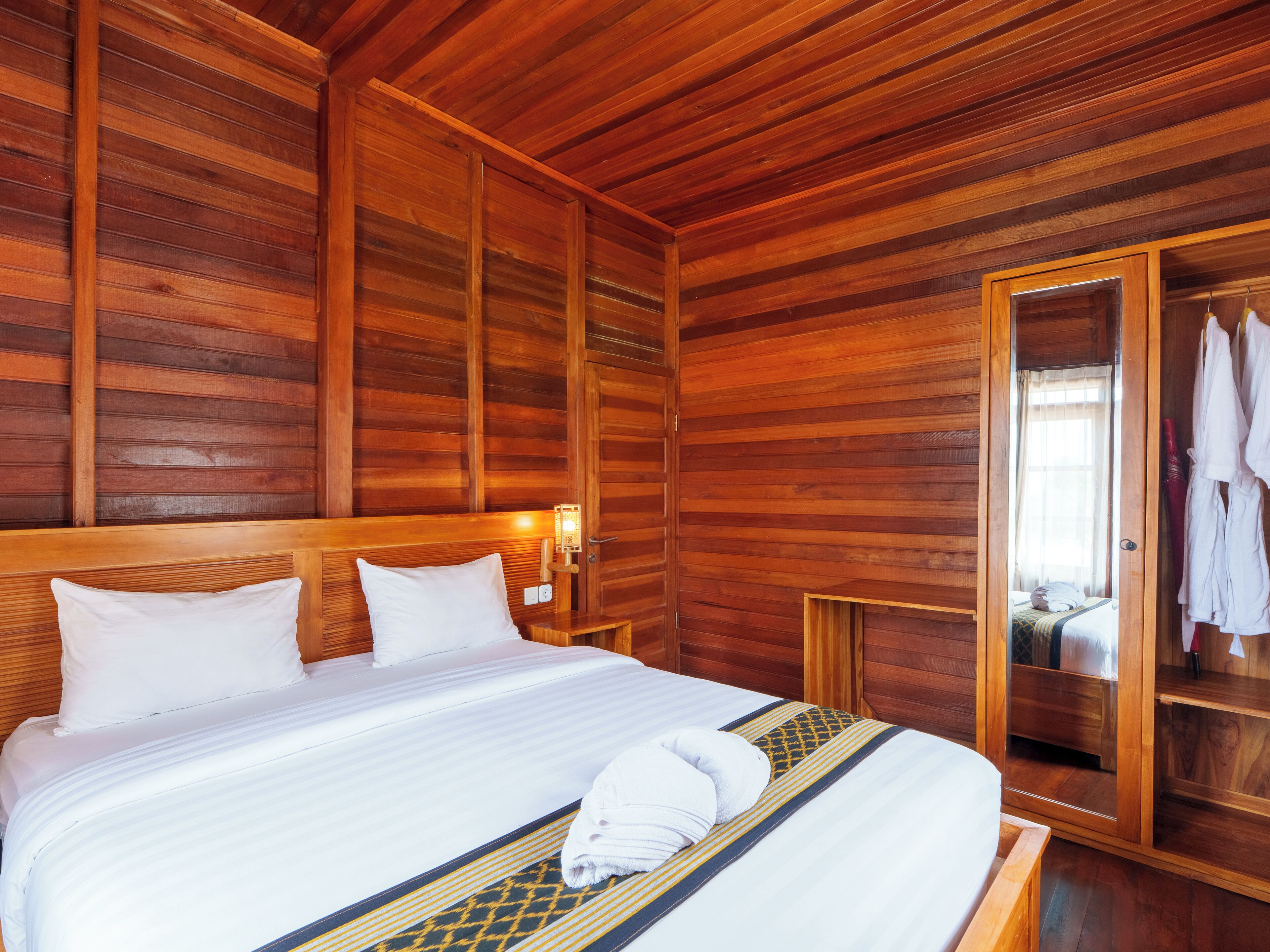 Familievilla | Skrivebord, blendingsgardiner, ekstrasenger (mot et tillegg) og sengetøy