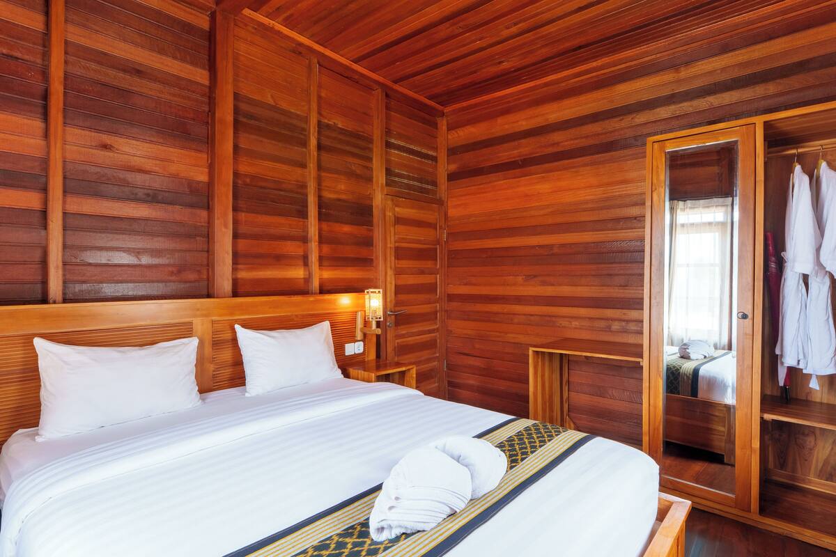 Familievilla | Skrivebord, blendingsgardiner, ekstrasenger (mot et tillegg) og sengetøy