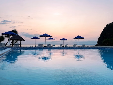 Outdoor pool. Tabitha Tunak Resort