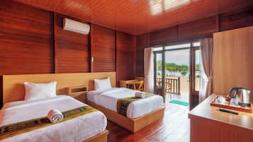 Habitació Deluxe | Escriptori, cortines opaques, llits addicionals i roba de llit