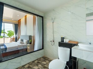 Habitación doble superior | Baño | Regadera, regadera tipo lluvia, amenidades de baño gratuitas, bidet