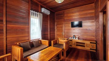 Familjevilla | Skrivbord, mörkläggningsgardiner, extrasängar och sängkläder