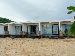 Habitación doble superior | Escritorio, cortinas blackout, camas extra y ropa de cama