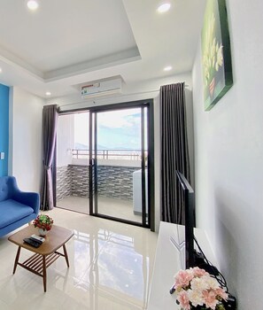 2 habitaciones, escritorio y espacio para trabajar con laptop 