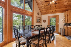 Dining - Water's Edge-Water Views, Dock/Slip, Hot Tub, Fire Pit, SUPs (Winchester)