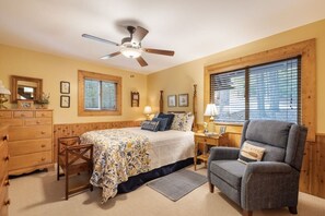 3 bedrooms, desk, travel crib, free WiFi - Water's Edge-Water Views, Dock/Slip, Hot Tub, Fire Pit, SUPs (Winchester)