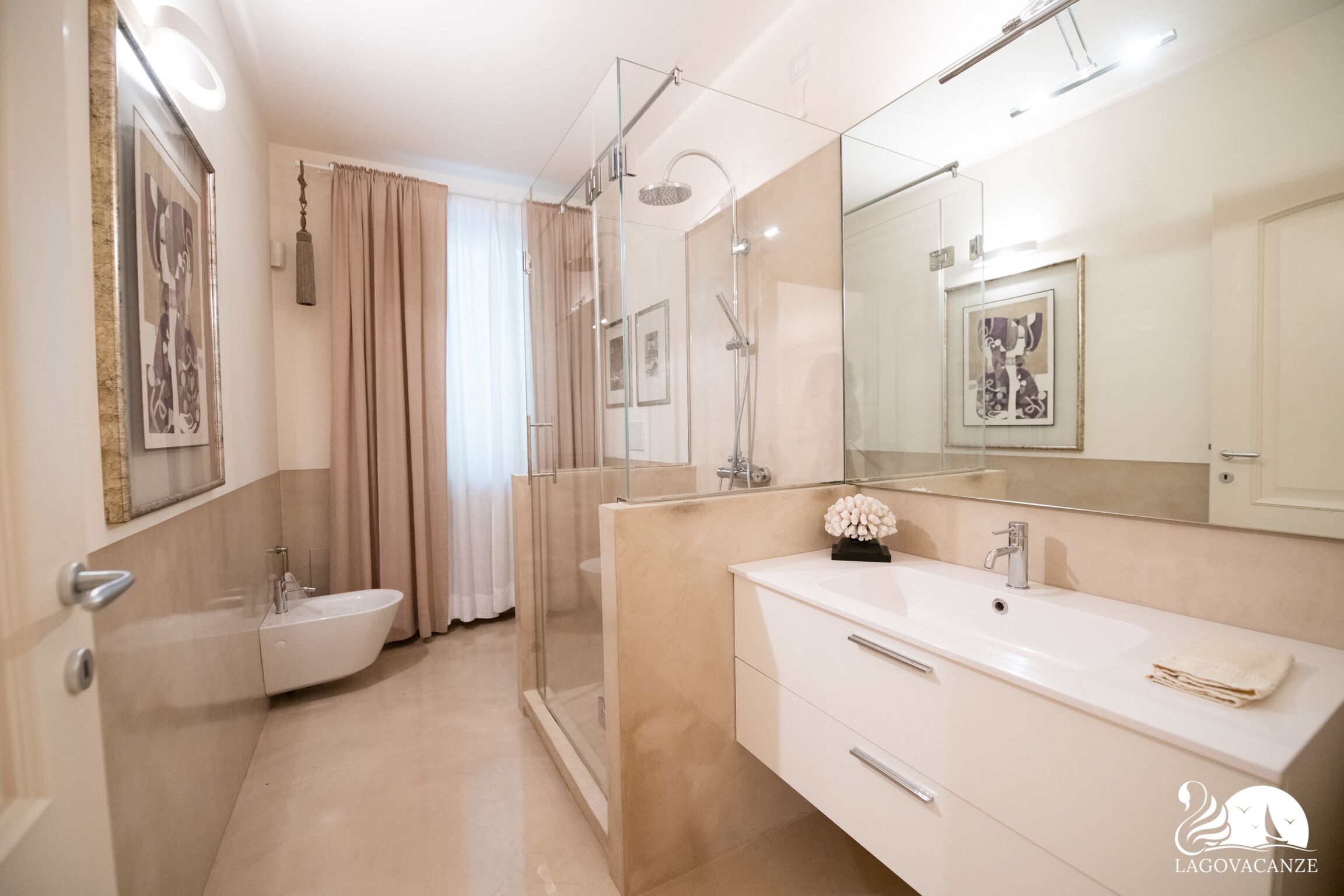 Luxury Villa | Bathroom | Shower, free toiletries, bidet, towels