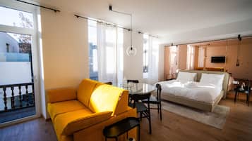 Room | 1 bedroom, minibar, individually decorated, individually furnished