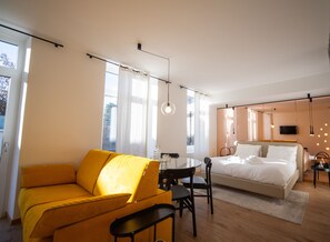 Kamar | 1 kamar tidur, minibar, dan didekorasi berbeda-beda