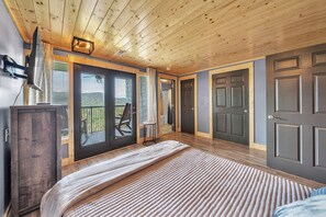 1 bedroom, iron/ironing board, WiFi, bed sheets - Mountain Views at Dolly's Castle 2 (Sevierville)