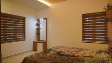 3 bedrooms, iron/ironing board, free WiFi, bed sheets